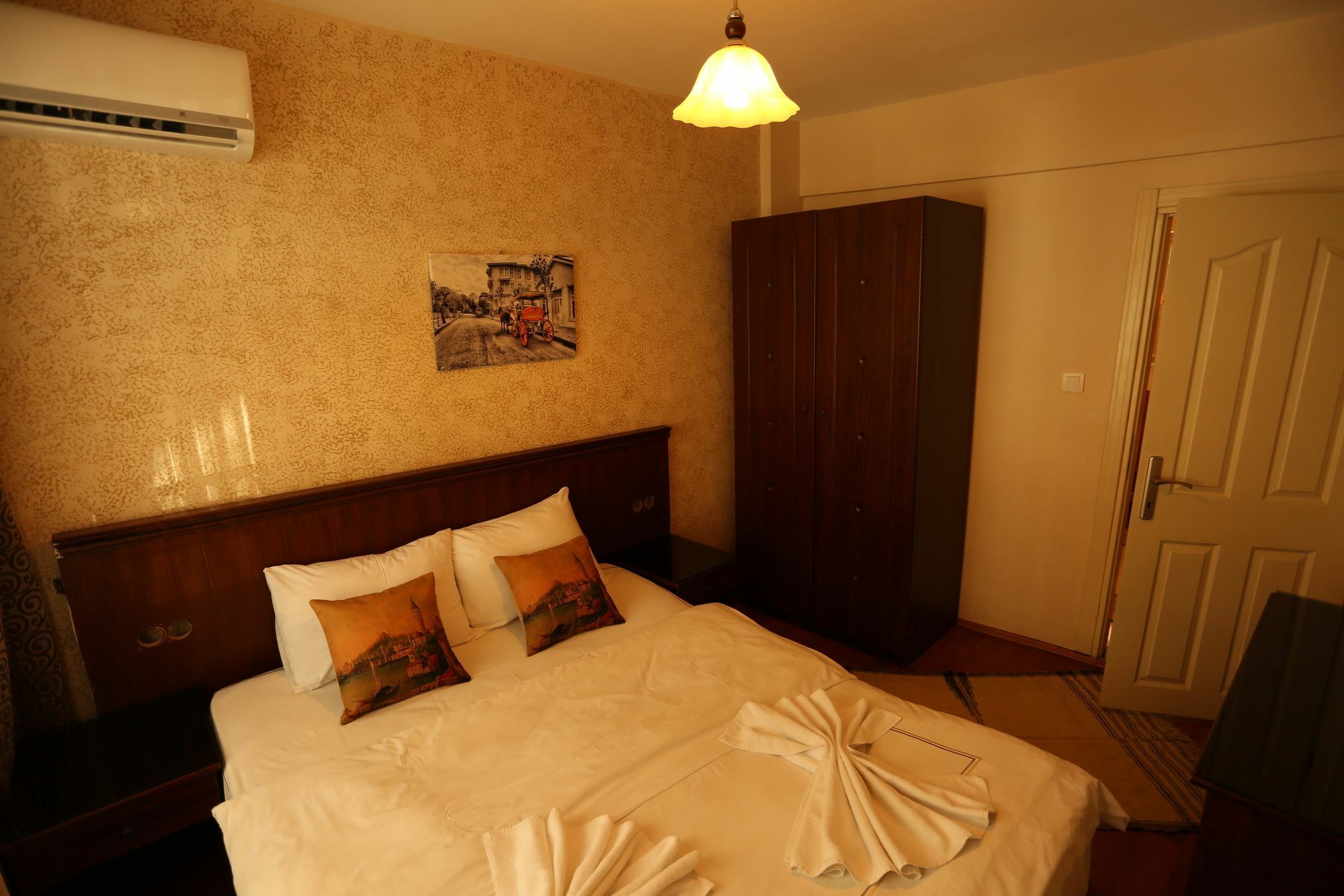 Dos Hermanos Hotel Istanbul Exterior photo