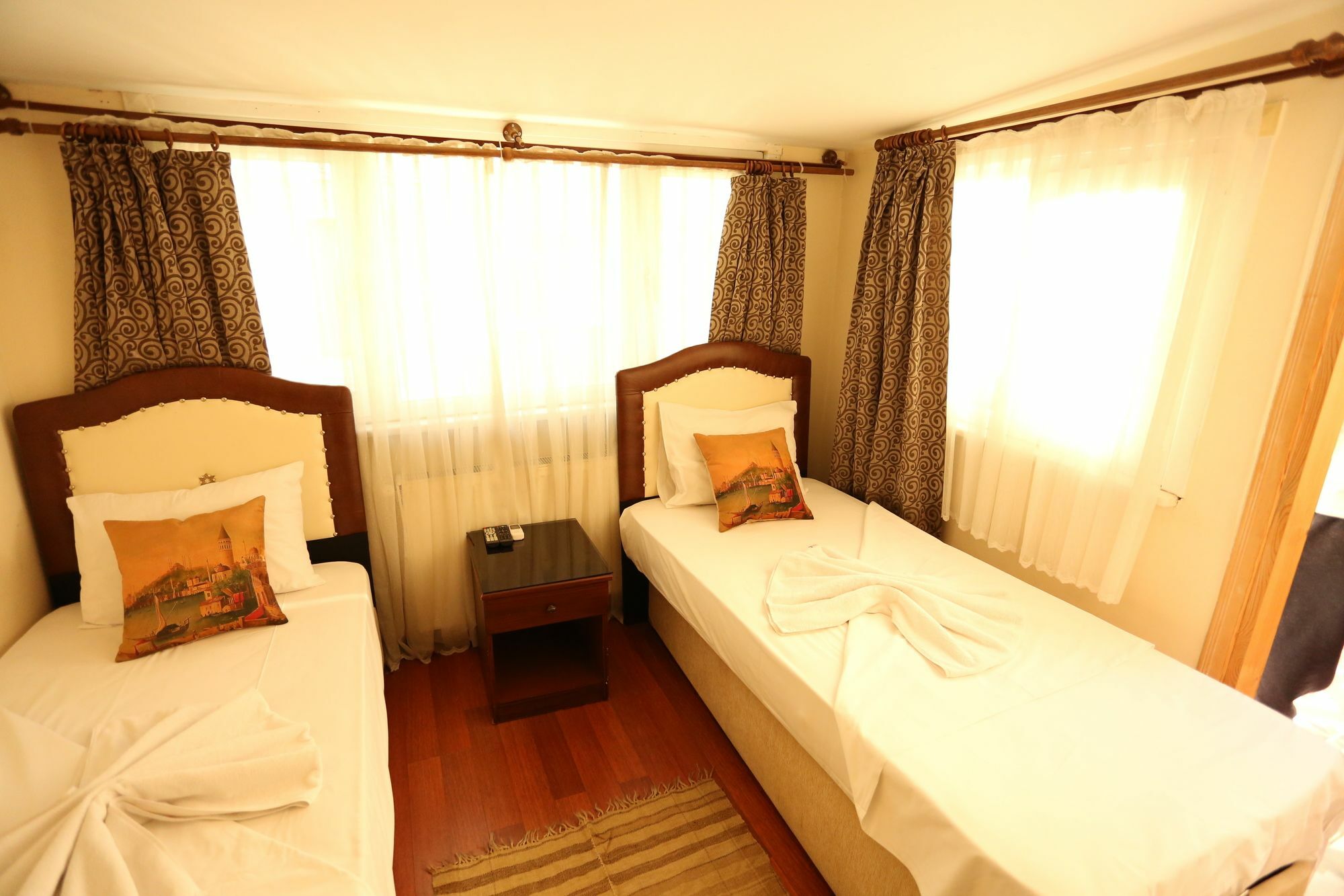 Dos Hermanos Hotel Istanbul Exterior photo
